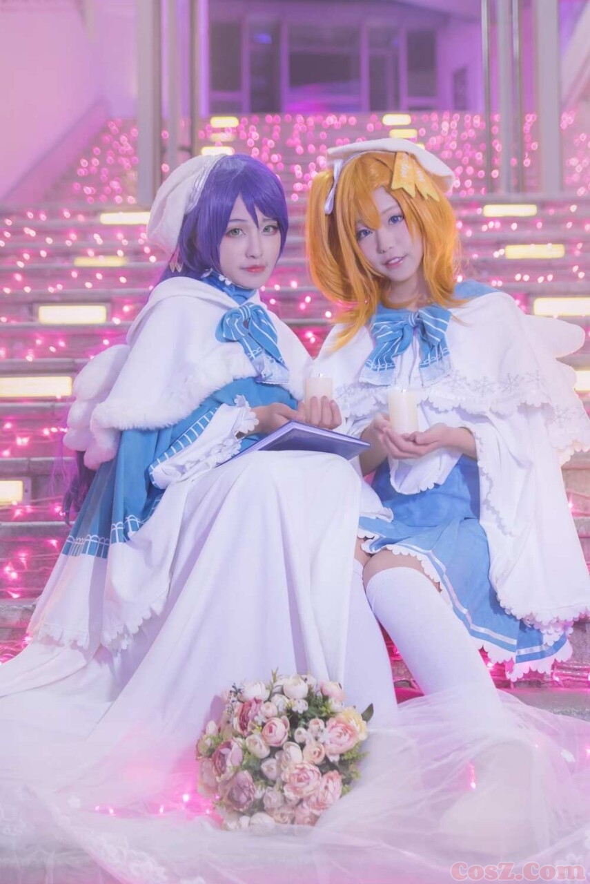 白雪公主圣诞版两个萝莉妹子穿着白丝袜降临！