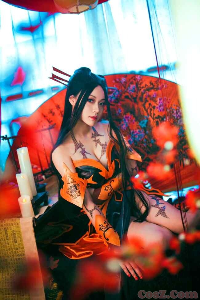 黑暗女王好像现实版的女帝一样